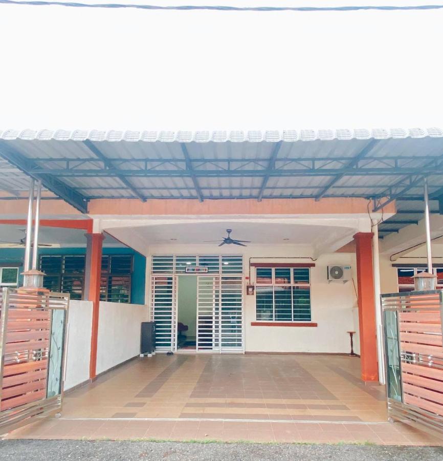 Rawyna Homestay Segamat Buitenkant foto